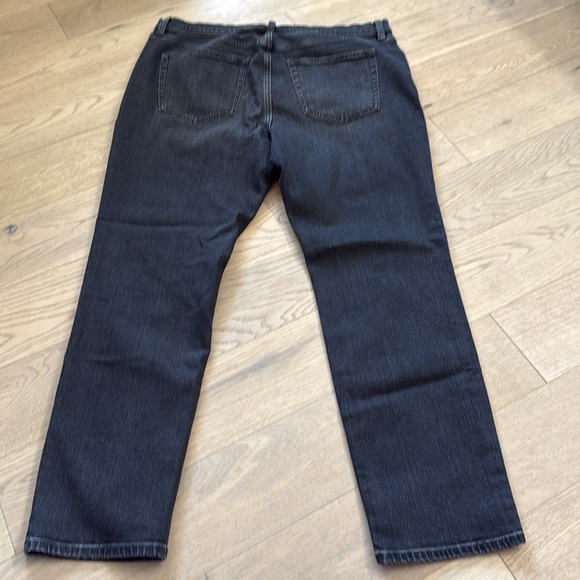 Uniqlo Women's Black Straight Jeans NWT Size 32 - Picture 4 of 6